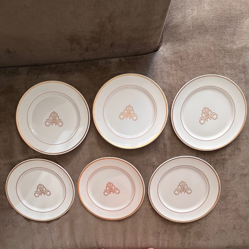 PRICE DROP! Vintage Ambassador West Chicago Hotel Dinner Plates (6)